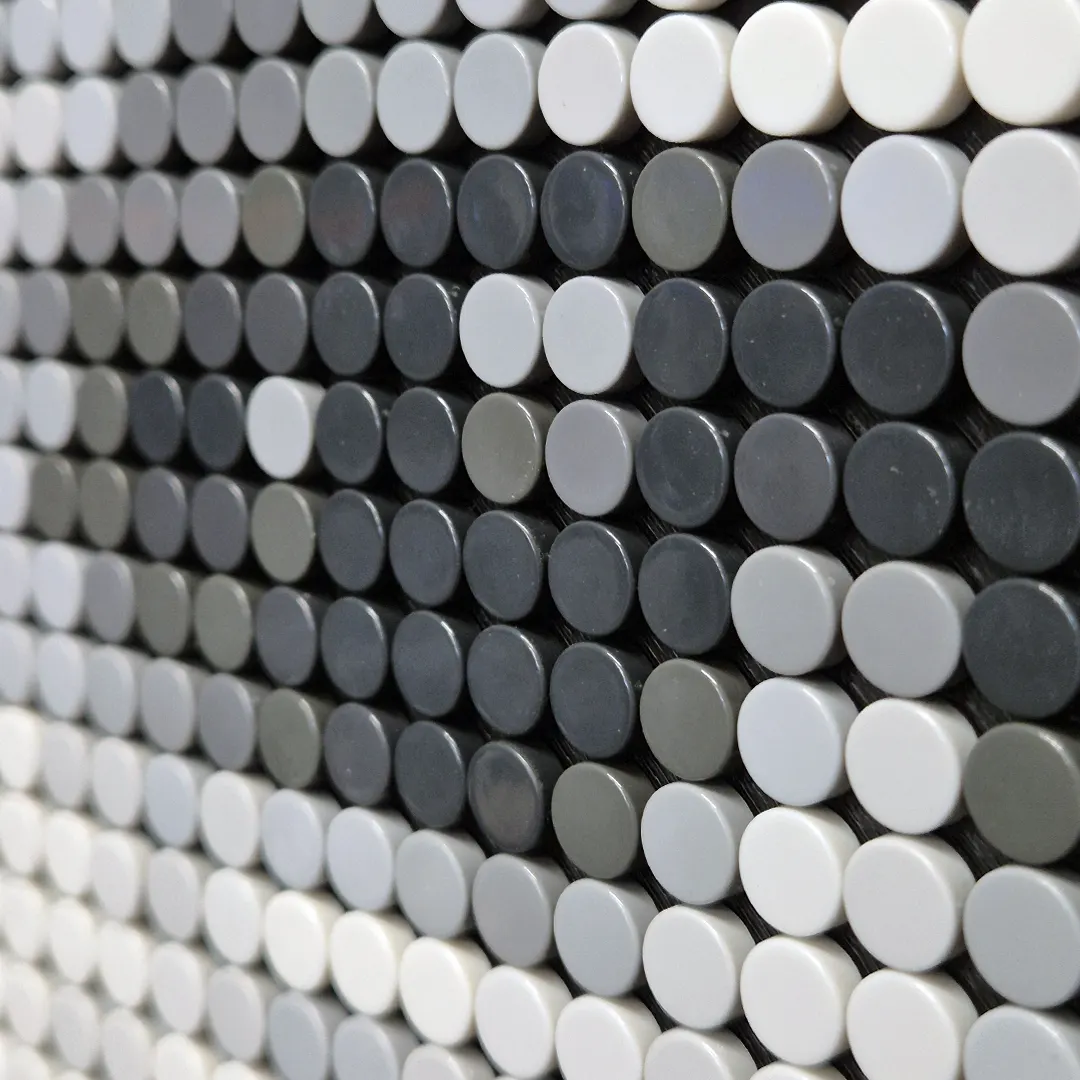Single round tiles in shades of grey